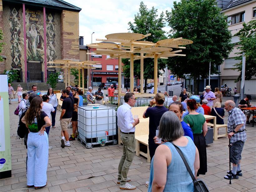Als begrünter Platz zieht die „Place Léon XIII“ die Bonneweger zum Gespräch und „Pättchen“ an