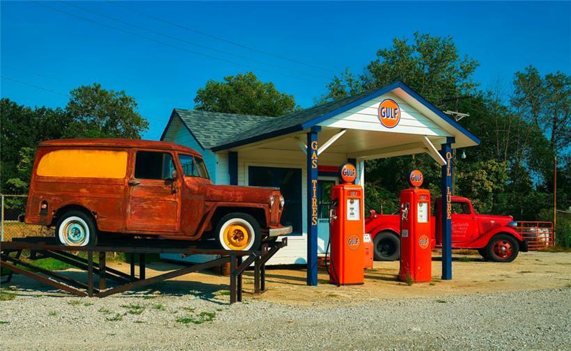 Als diese Autos noch unterwegs waren, war das Tanken noch deutlich günstiger
