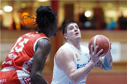 Top-Vier-Team Etzella mit Thomas Henkel siegt souverän gegen Underdog im wichtigen Basketballspiel