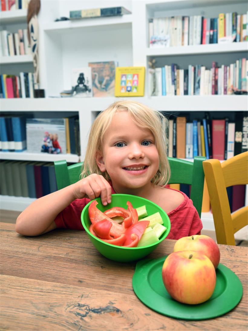 Als sozusagen salzigere Alternative kann man Gemüse wie Paprika oder Gurken in die Lunchbox des Kindes packen
