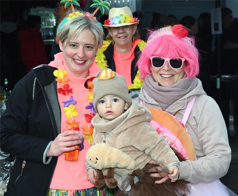 Als süßes Gebäck waren die beiden rechts im Bild bei der Koericher Nachtkavalkad...