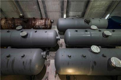 Alte Druckbehälter im ehemaligen Atomkraftwerk Greifswald in Ostdeutschland. Die Anlage wurde kurz nach der Wiedervereinigung stillgelegt, die Abbauarbeiten sollen sich noch bis in die 2060er Jahre hinziehen.

