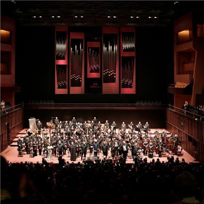 Am 11. Februar dirigierte Sir Simon Rattle eine konzertante Aufführung von Richard Wagners Musikdrama „Siegfried“. Ein absoluter Höhepunkt, weil das Orchesterspiel während der Dauer von fast fünf Stunden in jedem Moment phänomenal war und Rattle sich als ein begnadeter Wagner-Dirigent erwies.
