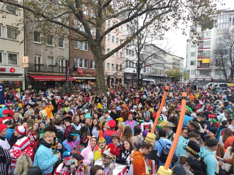 Am 11.11 treffen sich im Rahmen der traditionellen Intercercle „Kölle Alaaf“ viele Luxemburger Studenten in Köln
