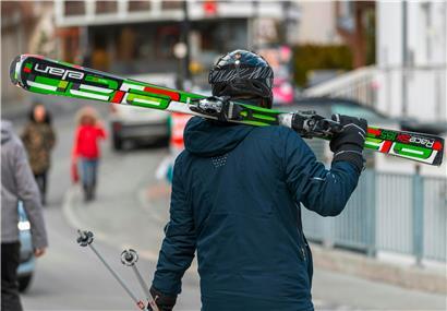 Am 13. März läuft der Ski-Zirkus in Ischgl noch, inzwischen gilt der Urlaubsort in Tirol als eine der Corona-Drehscheiben Europas
