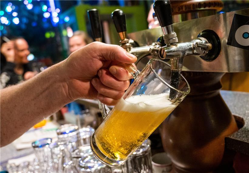 Am 15. Februar verfallen in Luxemburgs Cafés rund 50.000 Fässer Bier
