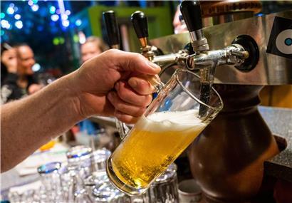 Am 15. Februar verfallen in Luxemburgs Cafés rund 50.000 Fässer Bier
