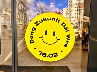 Infobörse „Deng Zukunft, Däi Wee“ am 18. Februar im Belval Plaza mit Informationsständen und Besuchern