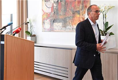 Am 20. September 2019 trat Roberto Traversini als Bürgermeister der Stadt Differdingen zurück

