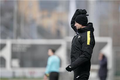 Am 4. Dezember sah Jeff Strasser die heiß diskutierte Gelbe Karte
