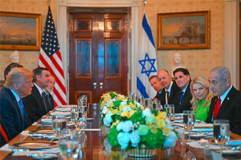 Am 7. Juli hofierte Donald Trump noch den israelischen Ministerpräsidenten Benjamin Netanyahu im Weißen Haus, nun wird die Kritik der Maga-Bewegung an dessen Krieg im Gazastreifen für den US-Präsidenten zunehmend zum Problem
