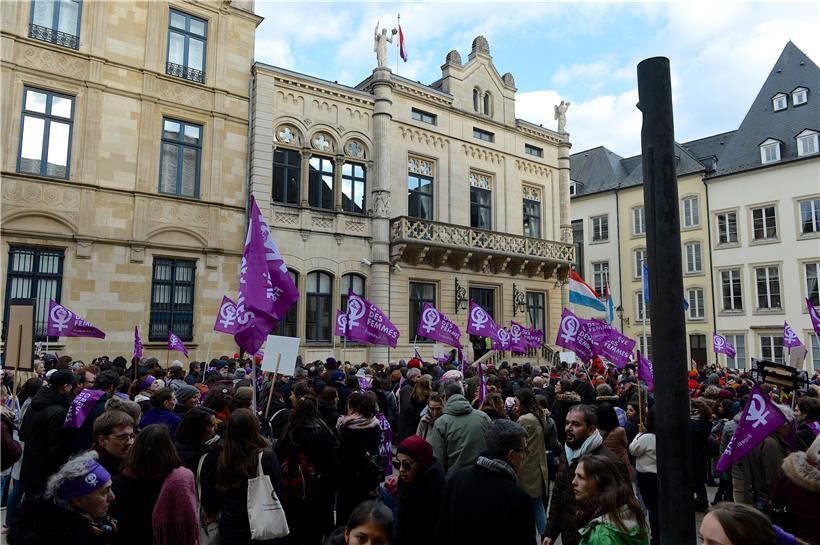 Am 7. März waren Hunderte Frauen für mehr Gleichberechtigung auf die Straße gegangen. Die sanitäre Krise, die nur ein paar Tage später einsetzte, droht nun die Emanzipation zurückzuwerfen. 
