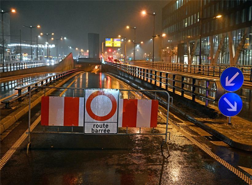 Am Abend des 17. Januar galt bei dem Tunnel dann: „Route barrée“