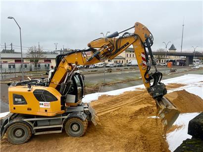 Am Bahnhof Bettemburg rollen die Bagger. Weggefallener Parkraum ist durch einen provisorischen Parkplatz im Gewerbegebiet Wolser ersetzt worden. 
