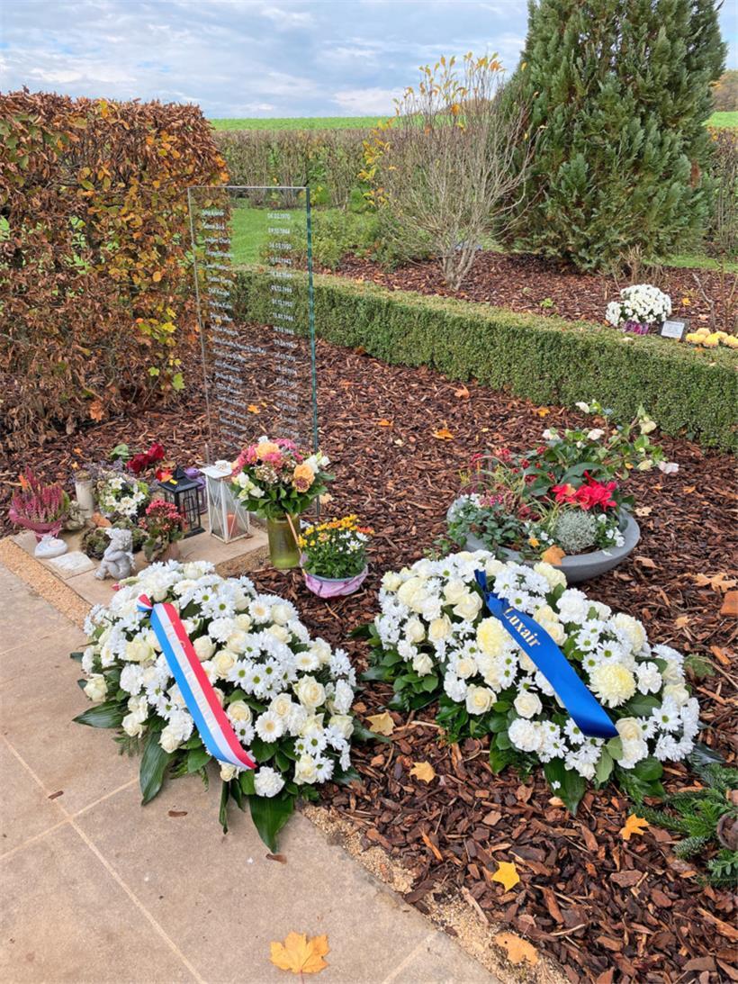 Am Denkmal neben der Unglücksstätte fand am Sonntag eine Zeremonie im engsten Kreise statt
