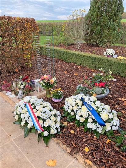 Am Denkmal neben der Unglücksstätte fand am Sonntag eine Zeremonie im engsten Kreise statt
