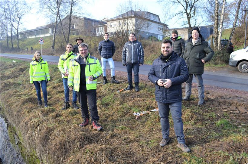 Am Dienstag nahm man u.a. den Heischbach und seine Ufer entlang der route du Finsterthal in Augenschein
