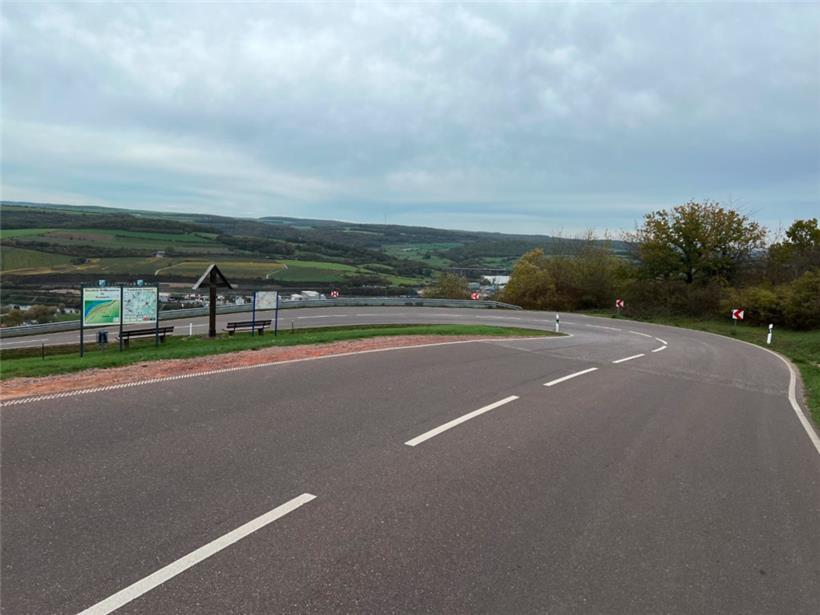 Am Dienstag wurden menschliche Körperteile im Bereich eines Parkplatzes in der Nähe des hölzernen Wegkreuzes bei Temmels gefunden

