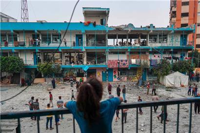 Am Donnerstag hat Israel einen Luftangriff auf eine Schule des UN-Palästinenserhilfswerks in der Gegend um die Siedlung Nuseirat ausgeführt
