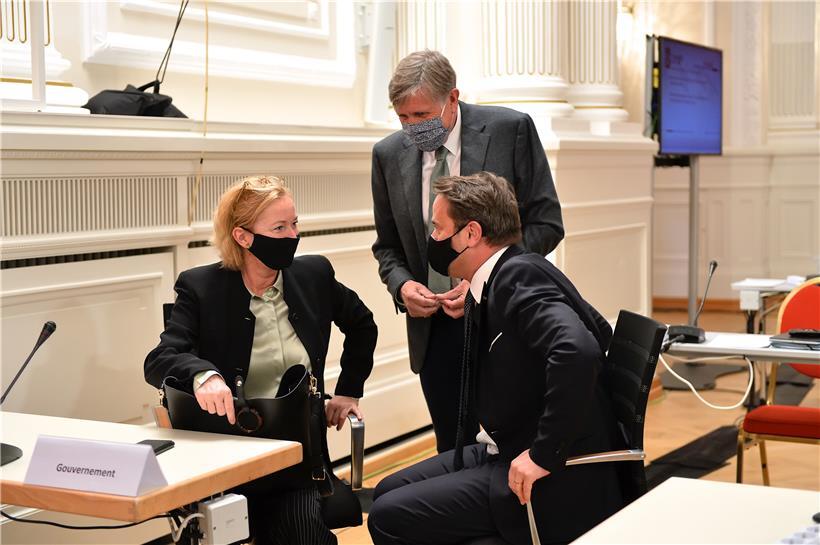 Am Donnerstag wird das Parlament über den neuen Covid-19-Gesetzesentwurf abstimmen. Die Oppositionsparteien forderten am Mittwoch geschlossen die Herausgabe aller Berechnungen zur Entwicklung der Corona-Pandemie von der Regierung.
