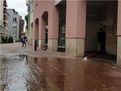 Am Donnerstagmittag wurden noch vereinzelt Keller ausgepumpt, wie hier in der rue Boltgen
