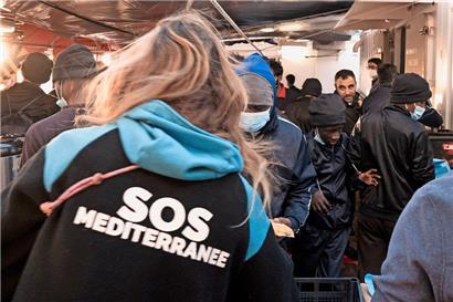 Am Freitag durfte die Ocean Viking in Frankreich anlegen – der Streit zwischen Paris und Rom geht weiter
