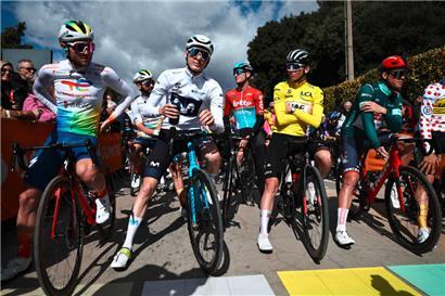 Am Freitag war das Hauptfeld um Leader Tadej Pogacar (Gelbes Trikot) startbereit
