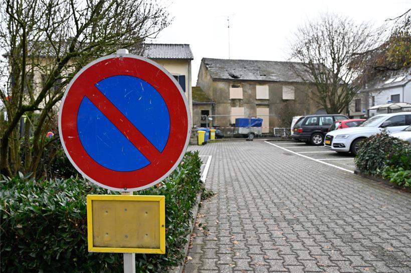 Am Freitag wird das Haus von der Polizei geräumt, wegen Container auf dem Platz ...