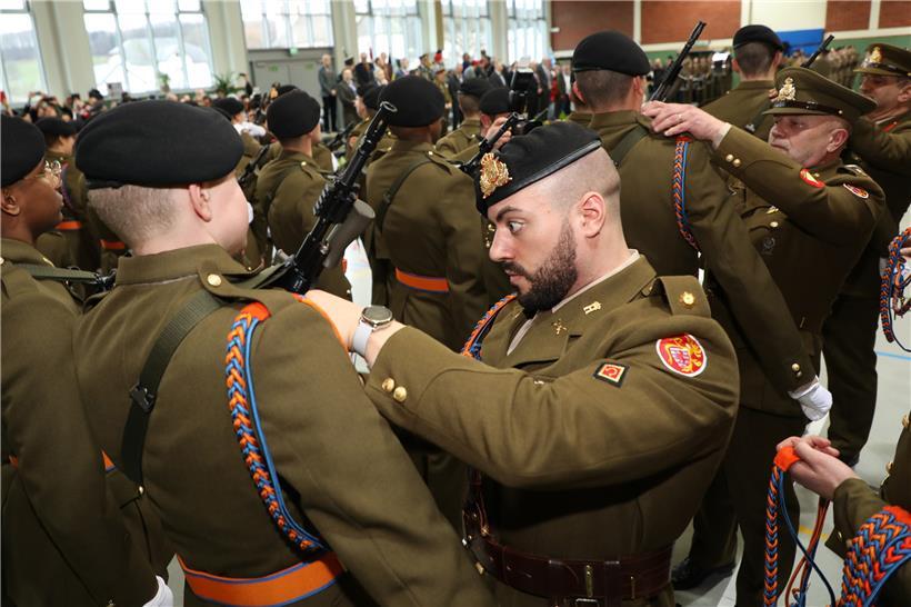 Am Freitag wurden 28 neue Soldaten feierlich im Dienst vereidigt. Sie sind Teil der 78 Rekruten, die letztes Jahr die Ausbildung erfolgreich abgeschlossen haben. 
