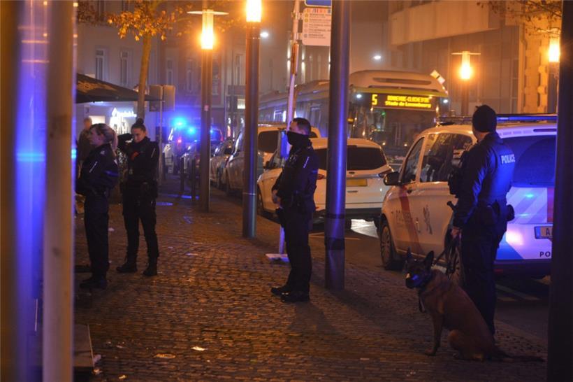 Am Freitagabend führten Polizei und Zoll eine größere Aktion im Bahnhofsviertel durch
