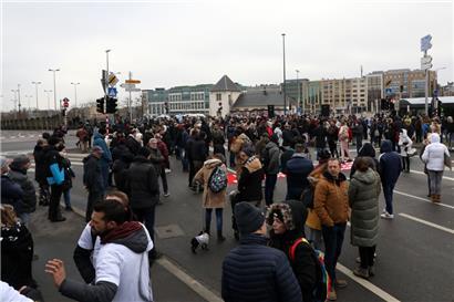 Am Glacis haben sich am vergangenen Samstag ungefähr 250 Demonstranten eingefunde.
