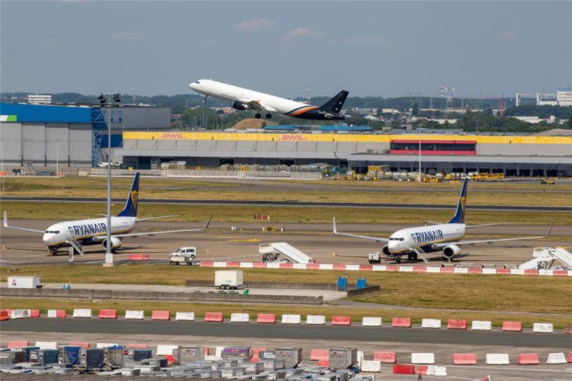 Am Mittwoch fallen alle Flüge vom Flughafen Brüssel und vom Billigflieger-Standort Charleroi aus
