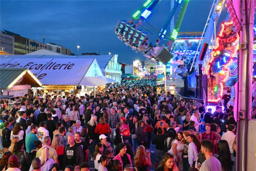 Am Mittwoch nutzen nochmal viele Besucher eine letzte Gelegenheit, sich auf der Schobermesse zu verausgaben
