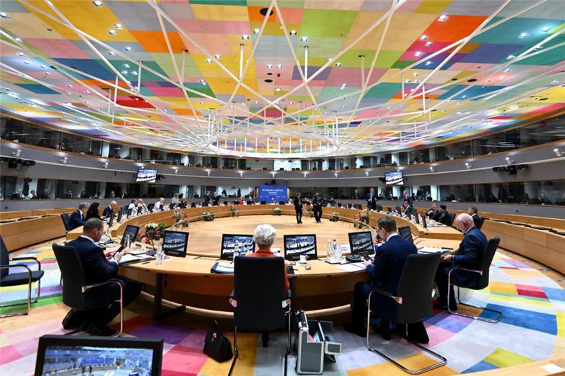 Am Mittwochabend kamen die Staats- und Regierungschefs zu einem Gipfeltreffen mit den westlichen Balkanstaaten in ihrem Sitzungssaal zusammen, heute sind die 27 unter sich

