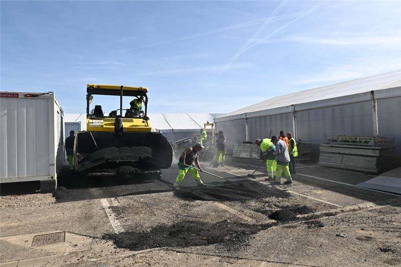 Am Montag wurde der Boden auf dem Gelände nahe der rue Tony Rollman erneuert