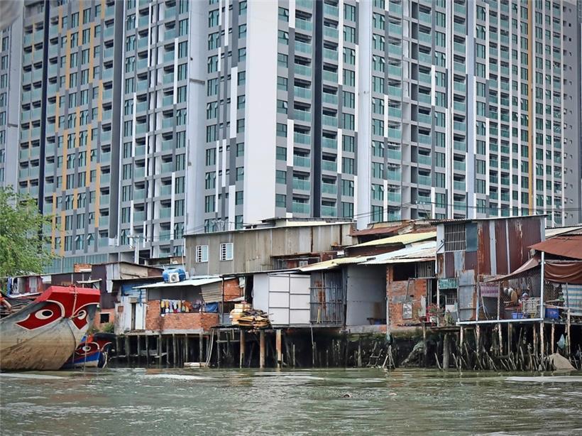 Am Saigon-Fluss prallen Arm und Reich aufeinander
