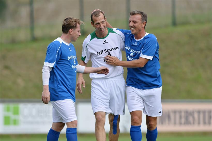 Am Samstag werden Manuel Cardoni (r.) und Jeff Strasser (M.) gemeinsam auf dem Platz stehen
