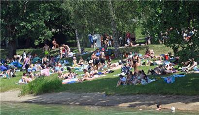 Am Samstagnachmittag war am Stausee viel los
