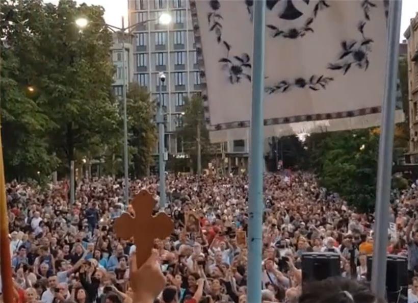 Am Sonntag demonstrierten Tausende Gegner der EuroPride in Belgrad 
