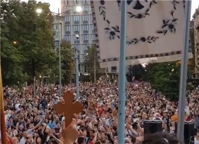 Am Sonntag demonstrierten Tausende Gegner der EuroPride in Belgrad 
