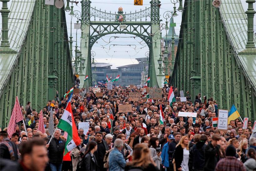 Am Sonntag demonstrierten in Budapest die Lehrer- und Studentenschaft gegen die Bildungspolitik der Regierung und für bessere Arbeitsbedingungen 
