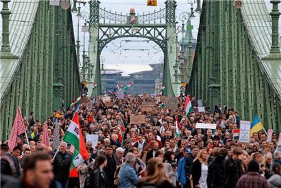 Am Sonntag demonstrierten in Budapest die Lehrer- und Studentenschaft gegen die Bildungspolitik der Regierung und für bessere Arbeitsbedingungen 
