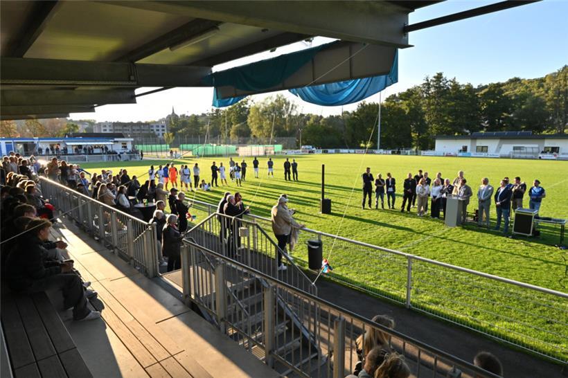 Am „Stade Fernand Weber“ versammelten sich Familienangehörige, Politiker und Fußballfans
