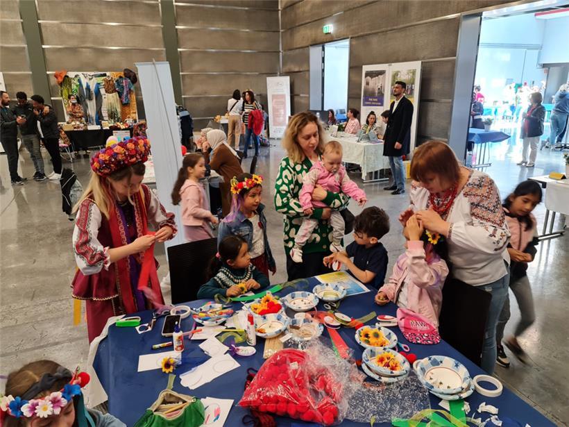 Am Stand von LUkraine wurde die Kunst des Vinok vorgestellt.
