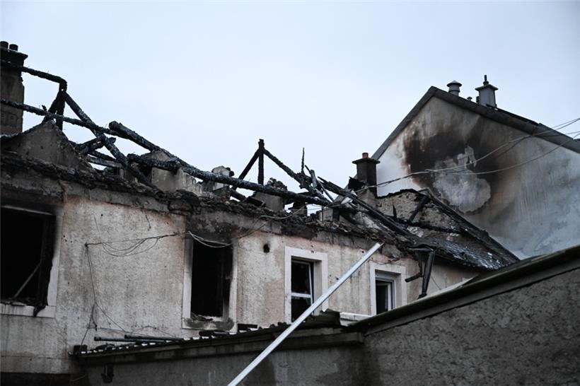 Am Tag danach offenbaren sich die wahren Ausmaße des Brandes
