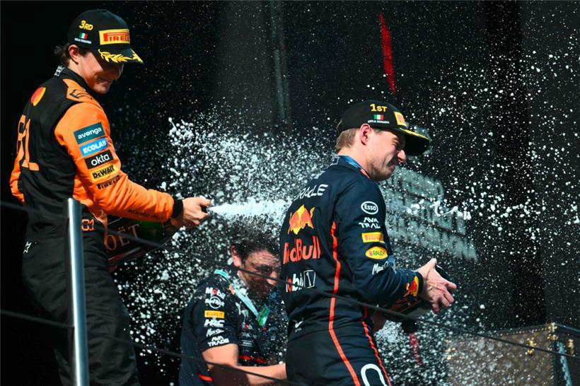 Am Wochenende findet das vorletzte WM-Rennen zwischen Oscar Piastri (l.) und Max Verstappen in Katar statt
