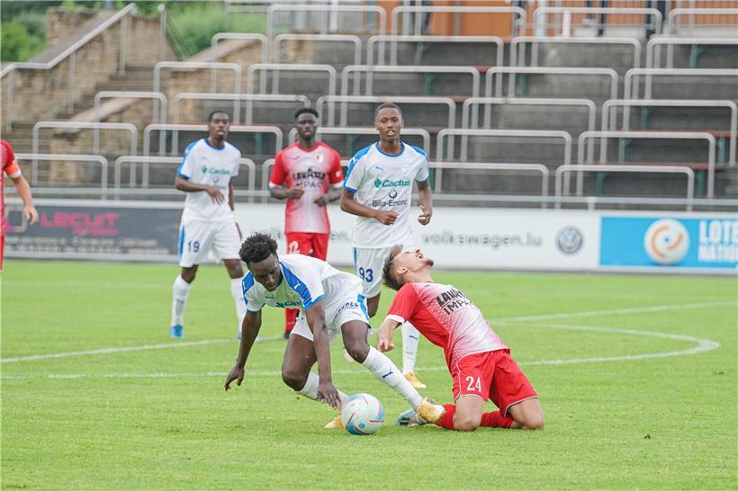Am ersten Spieltag kommt es auch zum Duell der beiden Europapokalteilnehmer Racing (in Weiß) und Hesperingen
