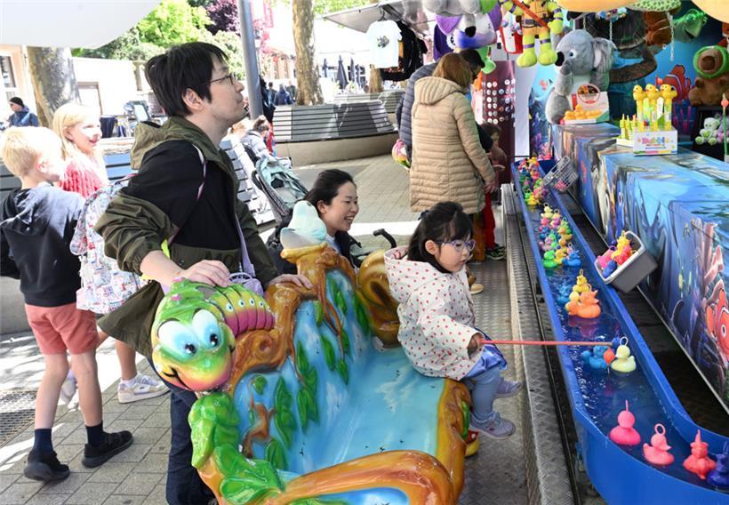 Am ersten Tag des „Mäertchens“ wurde bereits fleißig Enten geangelt
