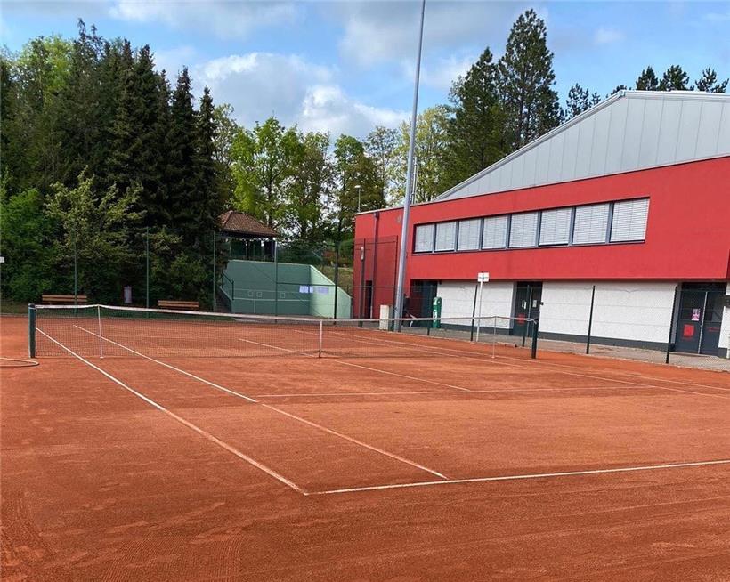 Am vergangenen Montag öffnete der Tennisclub Rümelingen/Kayldall wieder seine Plätze
