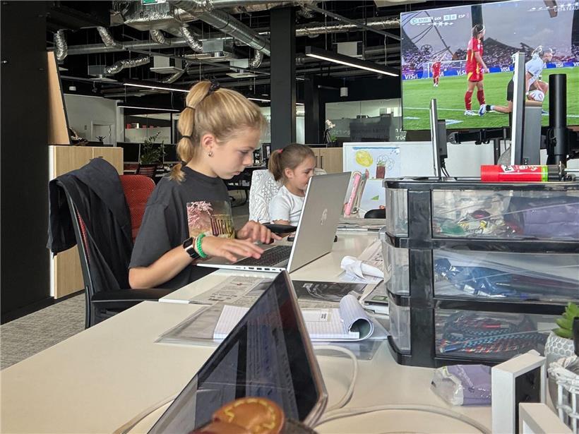 12-jährige Amélie Diederich aus Kayl beim Openair-Konzert am Bostalsee, liebt Fussball, Harry Potter und Rockmusik